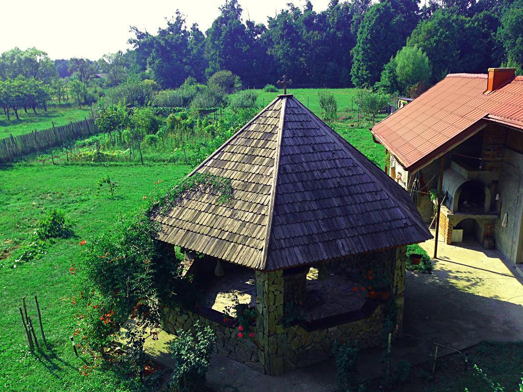 Casa Renti Hotell Novaci-Străini Exteriör bild