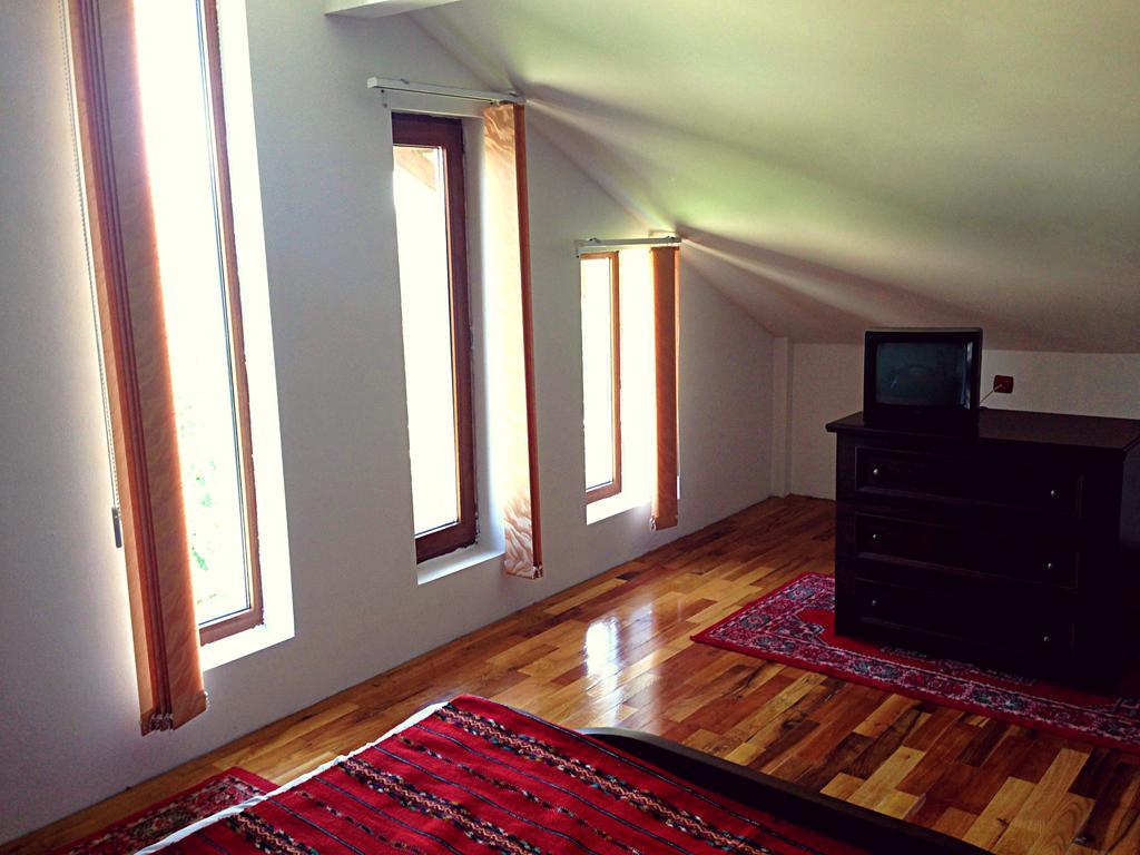 Casa Renti Hotell Novaci-Străini Rum bild