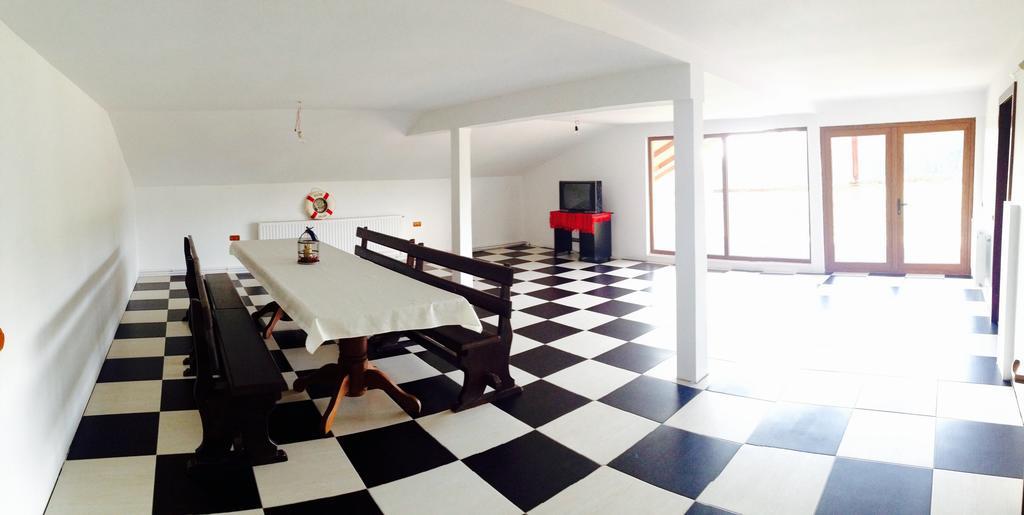 Casa Renti Hotell Novaci-Străini Exteriör bild