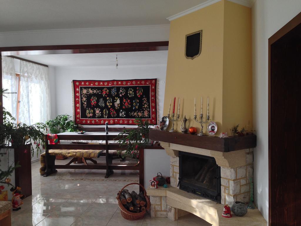 Casa Renti Hotell Novaci-Străini Exteriör bild