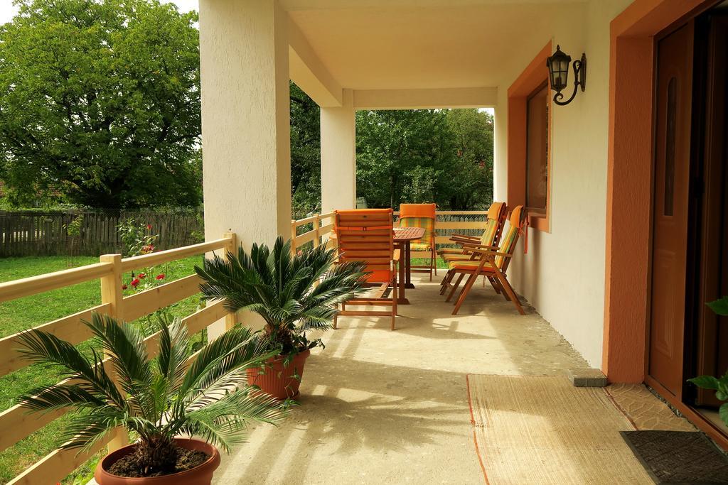 Casa Renti Hotell Novaci-Străini Exteriör bild