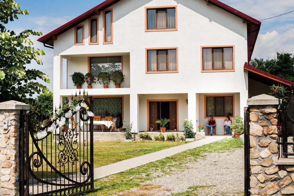 Casa Renti Hotell Novaci-Străini Exteriör bild