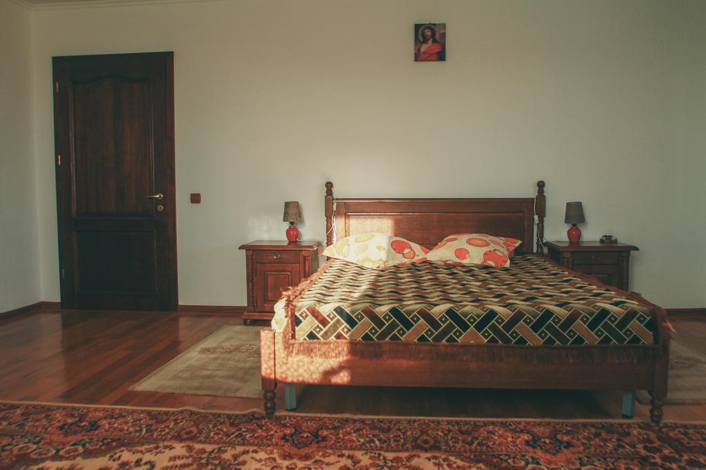 Casa Renti Hotell Novaci-Străini Exteriör bild