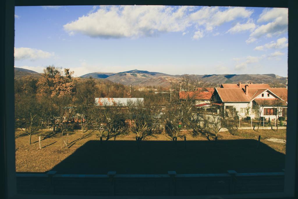 Casa Renti Hotell Novaci-Străini Exteriör bild