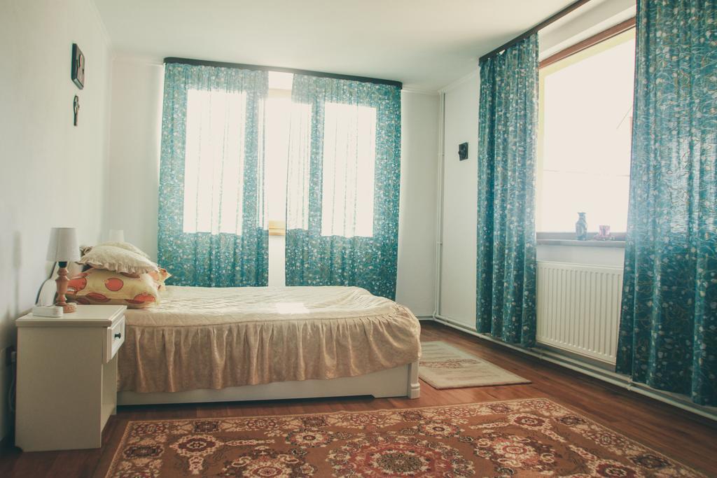 Casa Renti Hotell Novaci-Străini Exteriör bild