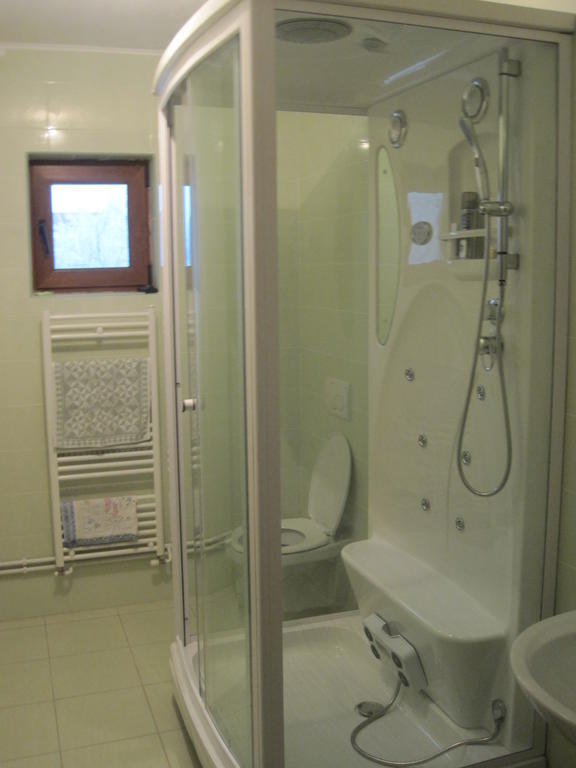 Casa Renti Hotell Novaci-Străini Rum bild