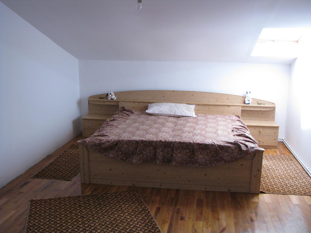 Casa Renti Hotell Novaci-Străini Rum bild