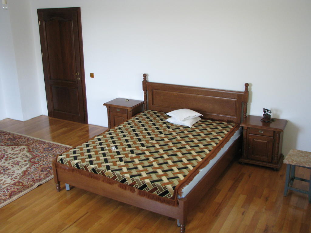 Casa Renti Hotell Novaci-Străini Rum bild
